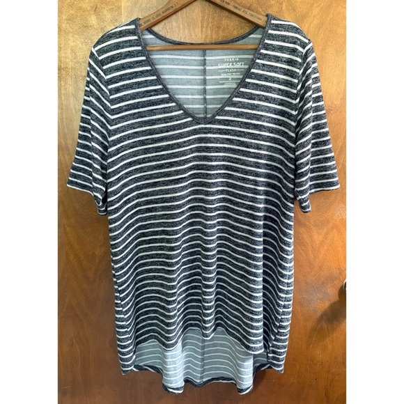 Torrid Super Soft Plush Knit Tunic Top Short Sleeve Striped T-Shirt V-Neck 2X - Picture 1 of 13